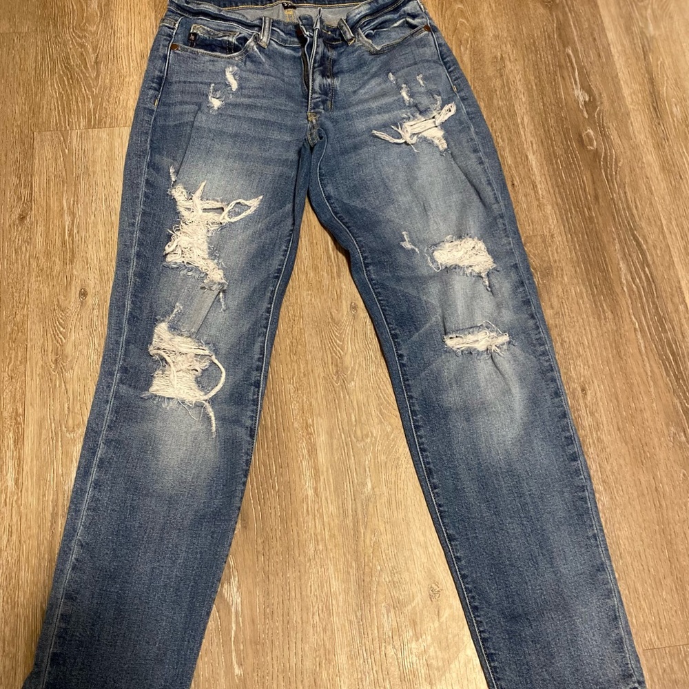 EUC medium wash distressed Judy blue jeans